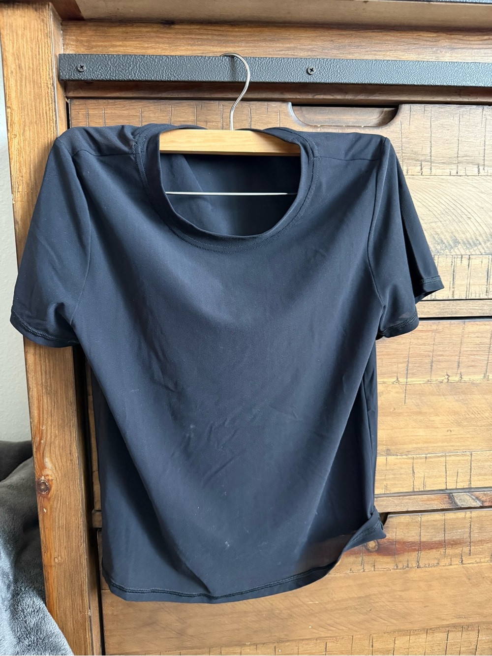 Vuori Black Short Sleeve Crew Neck Tee